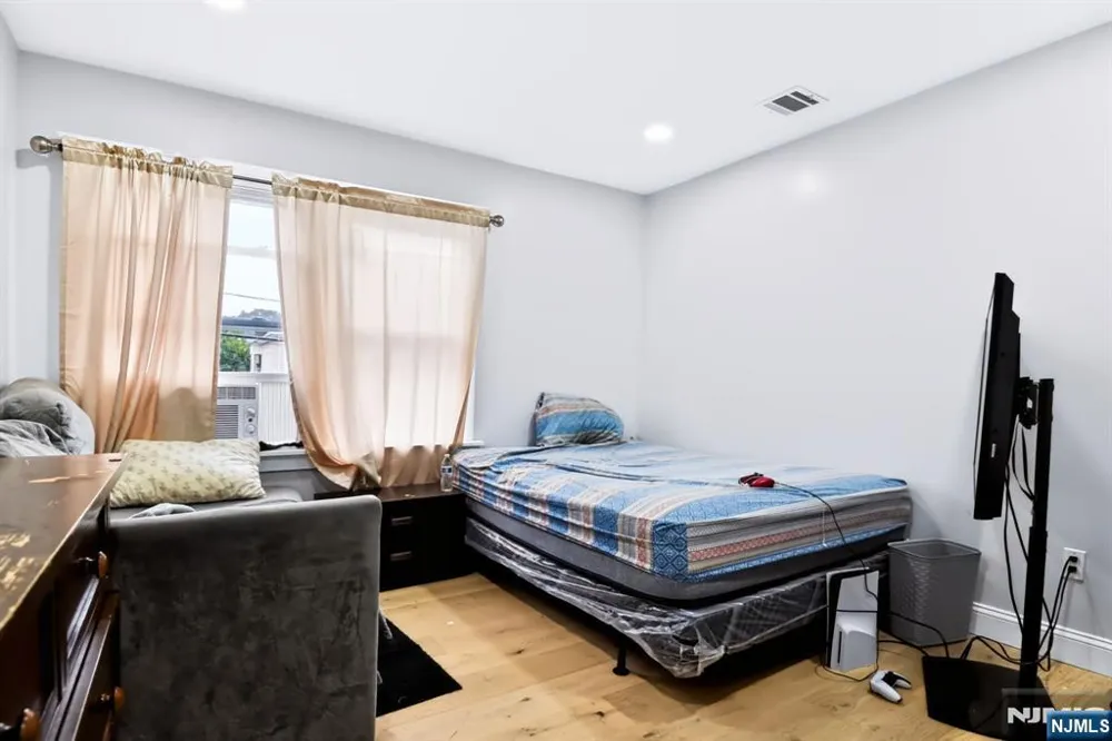 649 30th Street Paterson, NJ 07513
