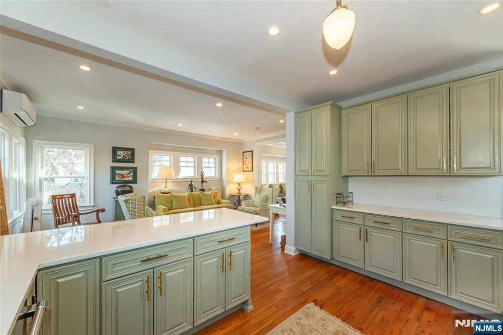 85 Evergreen Avenue Bloomfield, NJ 07003