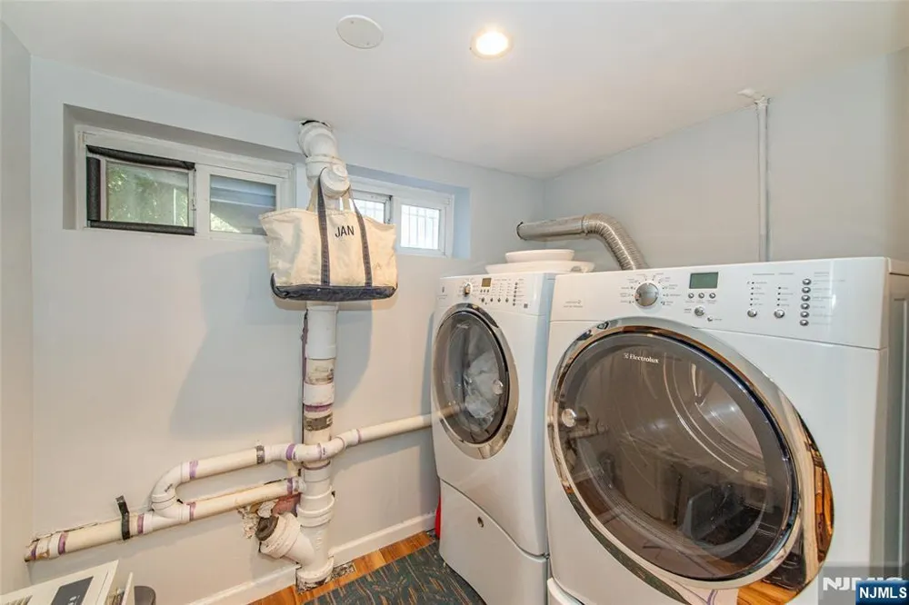 85 Evergreen Avenue Bloomfield, NJ 07003