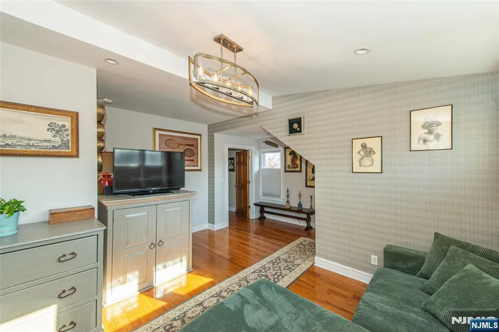 85 Evergreen Avenue Bloomfield, NJ 07003