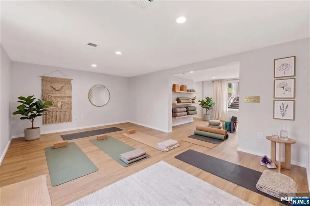 231 Wierimus Road Hillsdale, NJ 07642