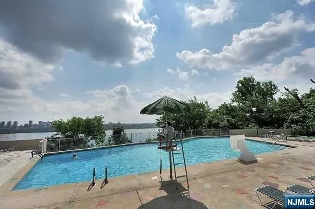 2 Horizon Road 1211 Fort Lee, NJ 07024