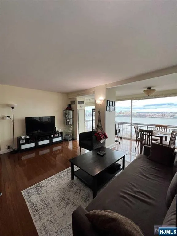 2 Horizon Road 1211 Fort Lee, NJ 07024