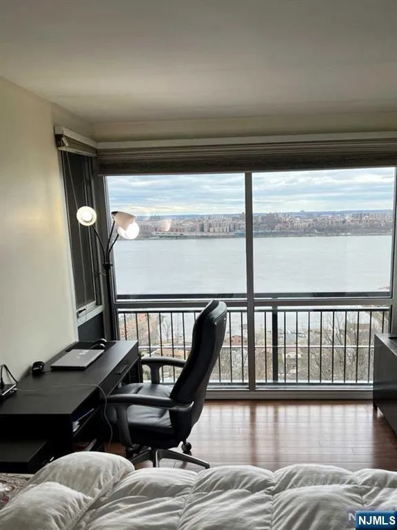 2 Horizon Road 1211 Fort Lee, NJ 07024