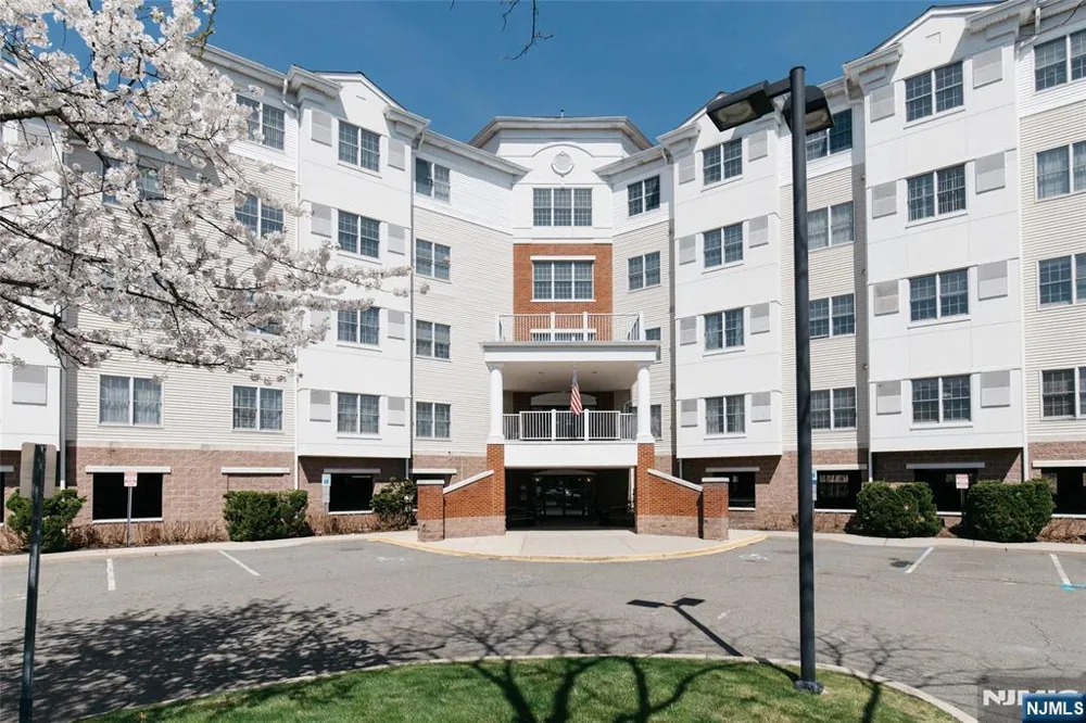 189 Forest Avenue 108 Paramus, NJ 07652