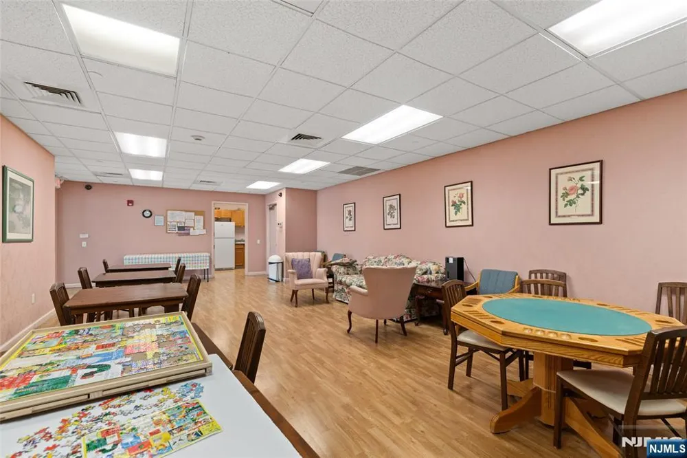 189 Forest Avenue 108 Paramus, NJ 07652