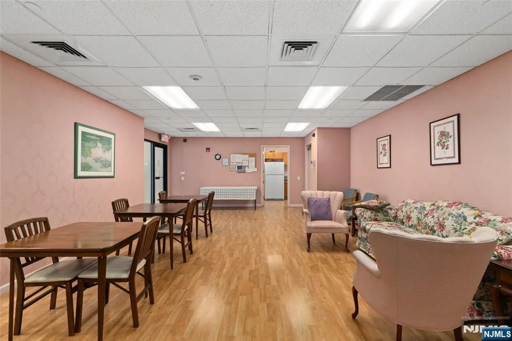 189 Forest Avenue 108 Paramus, NJ 07652