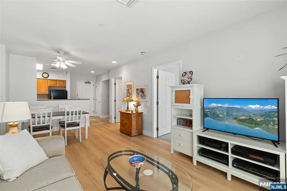 189 Forest Avenue 108 Paramus, NJ 07652
