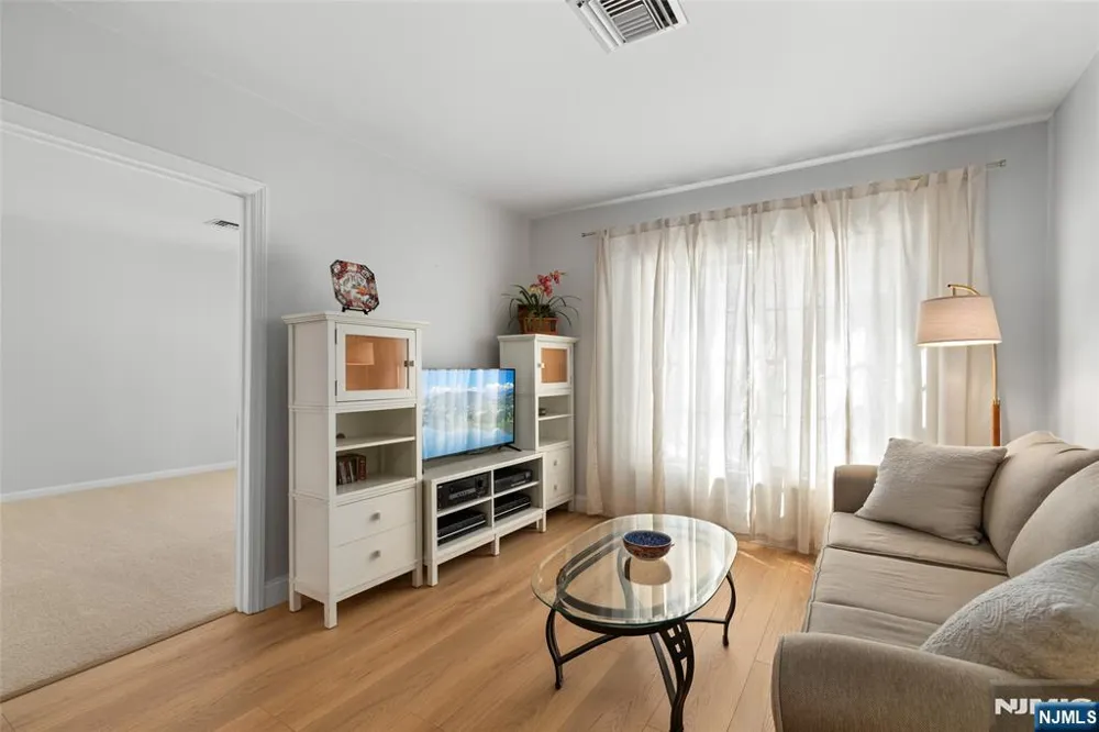 189 Forest Avenue 108 Paramus, NJ 07652
