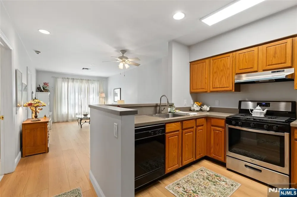 189 Forest Avenue 108 Paramus, NJ 07652