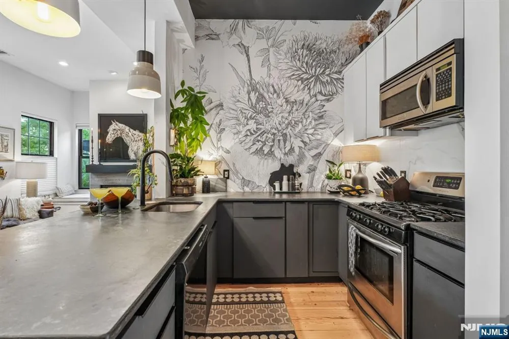 51-02 Greenwood Avenue 2A Montclair, NJ 07042