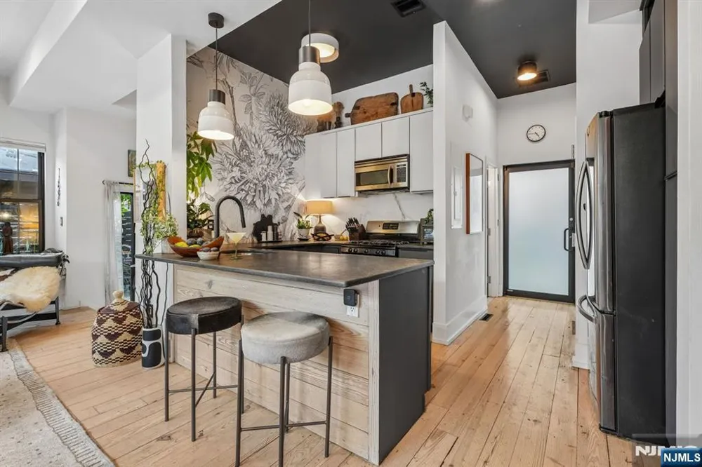 51-02 Greenwood Avenue 2A Montclair, NJ 07042