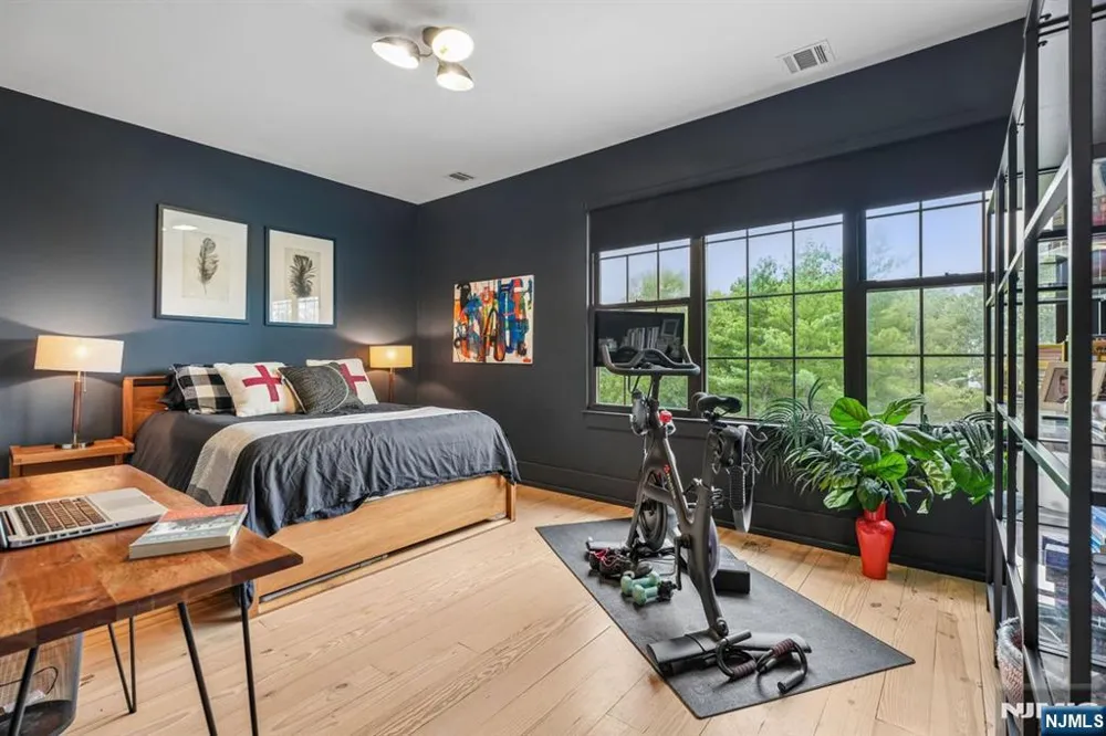 51-02 Greenwood Avenue 2A Montclair, NJ 07042