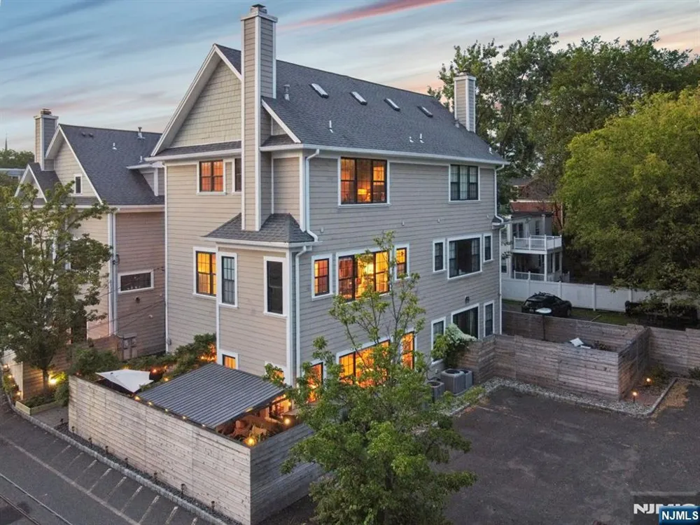 51-02 Greenwood Avenue 2A Montclair, NJ 07042