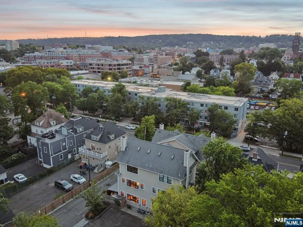 51-02 Greenwood Avenue 2A Montclair, NJ 07042