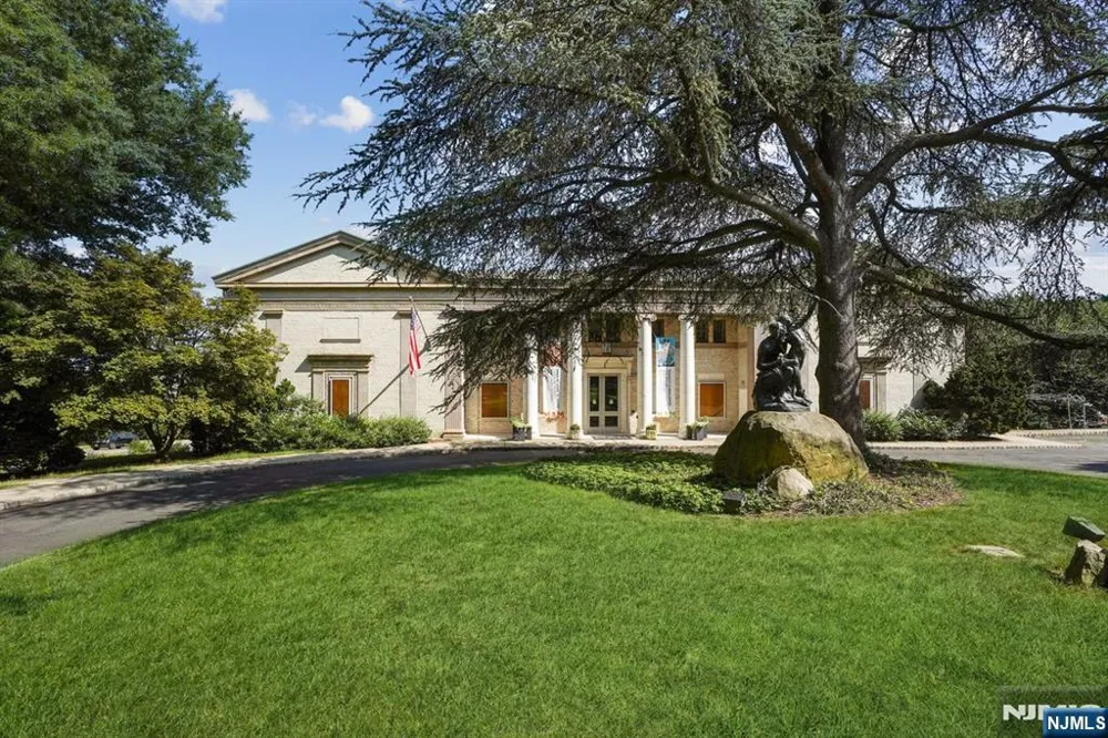 51-02 Greenwood Avenue 2A Montclair, NJ 07042