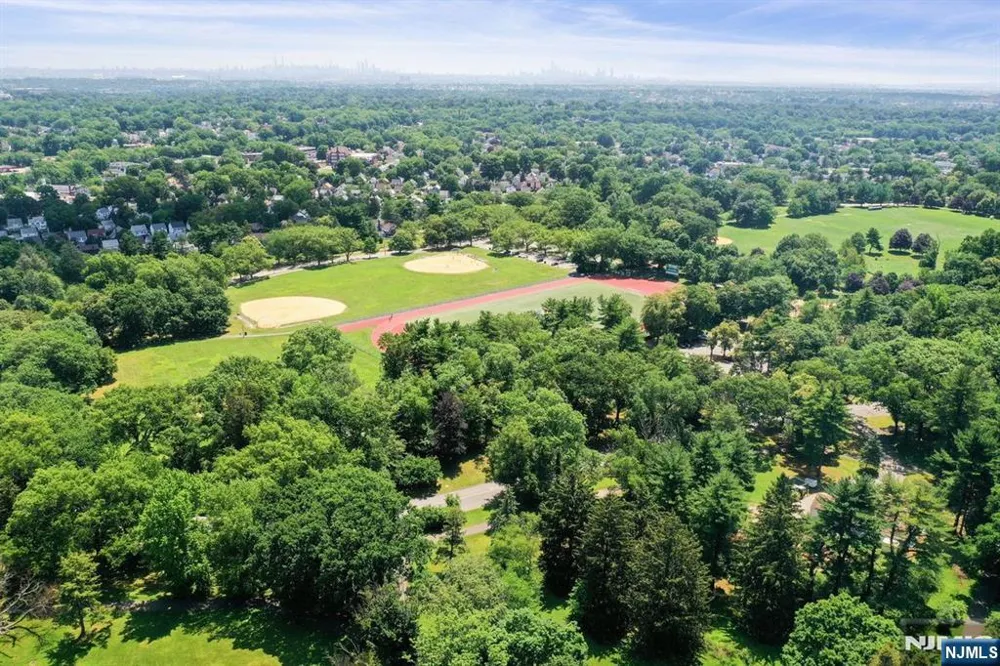 51-02 Greenwood Avenue 2A Montclair, NJ 07042