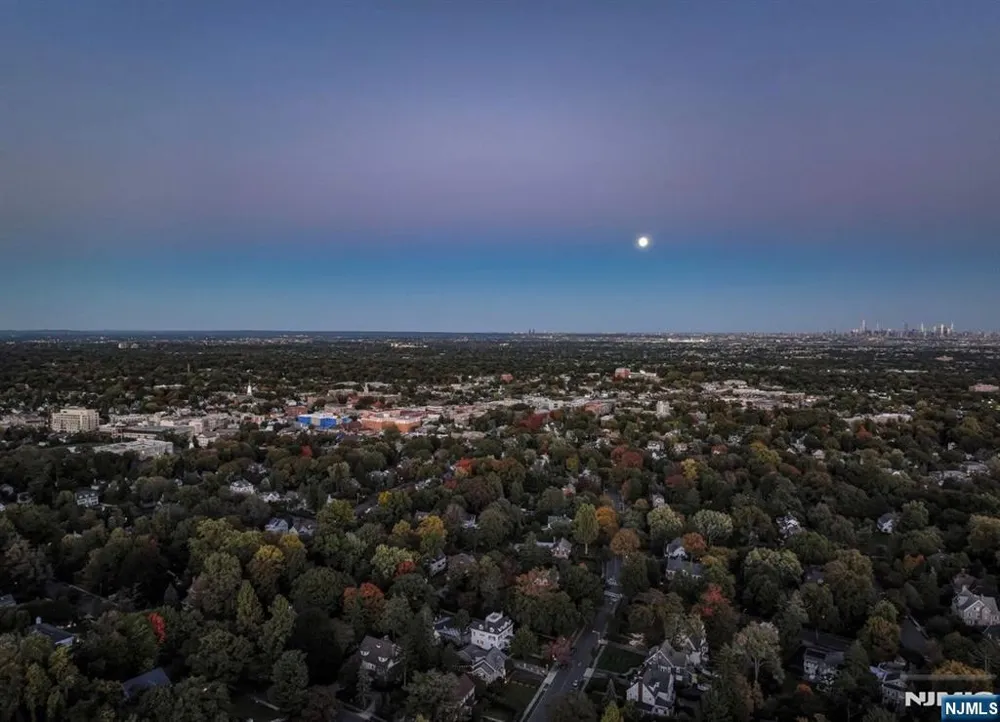 51-02 Greenwood Avenue 2A Montclair, NJ 07042