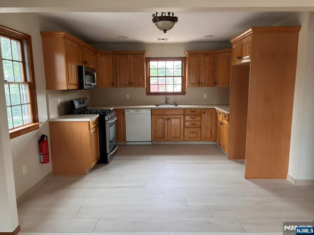254 Phillips Avenue South Hackensack, NJ 07606