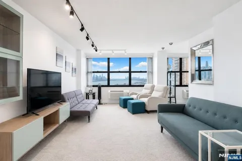 7000 E Boulevard E 26E