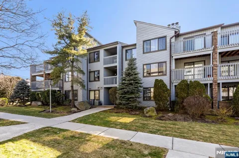 1471 John Street 1471