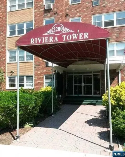 2200 Center Avenue A7