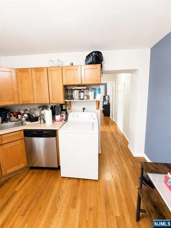 600 N 6th 5B 2nd Floor Newark, NJ 07107