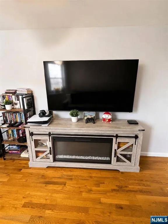 600 N 6th 5B 2nd Floor Newark, NJ 07107