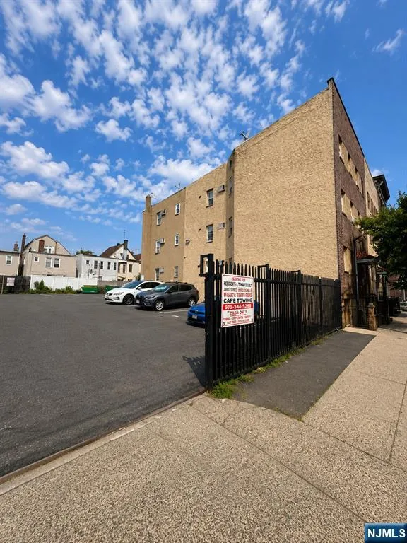 600 N 6th 5B 2nd Floor Newark, NJ 07107