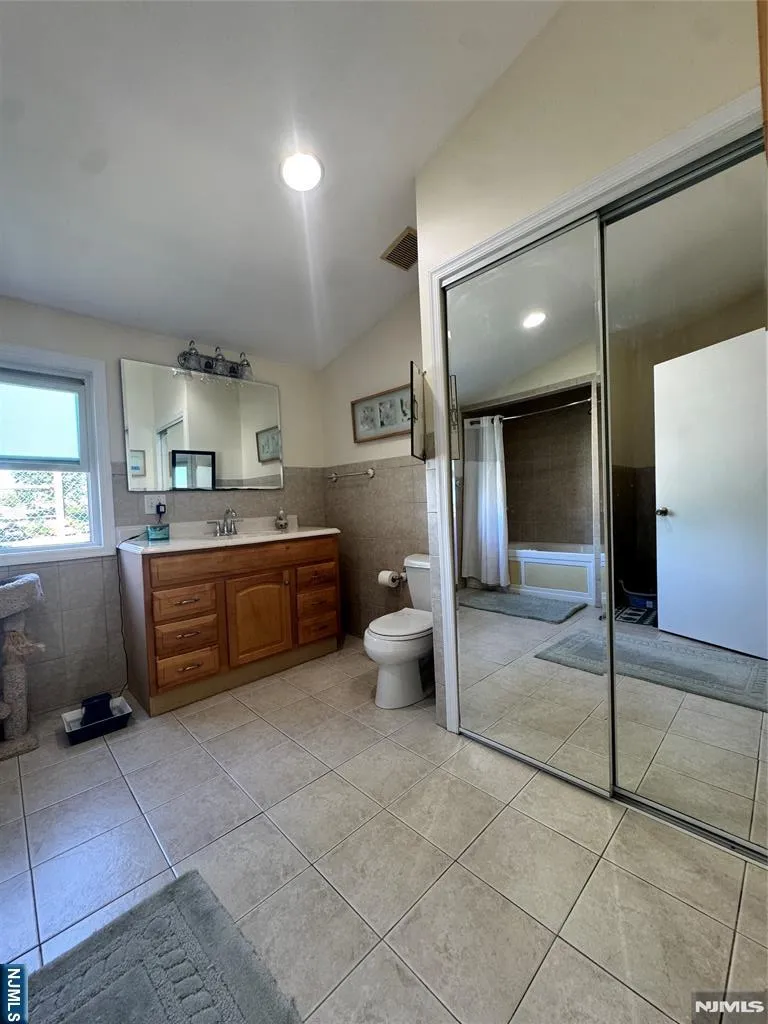 602 Studio Ridgefield, NJ 07657
