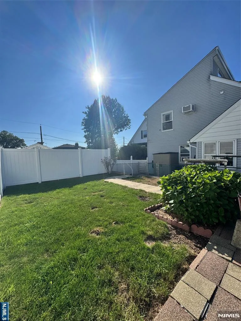 602 Studio Ridgefield, NJ 07657