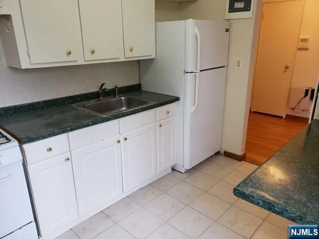 2205 N Central Road 5B Fort Lee, NJ 07024