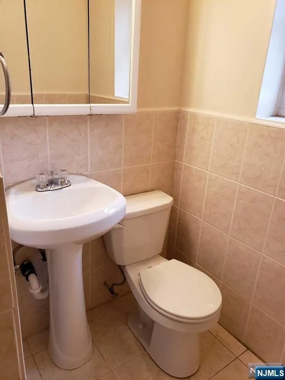 2205 N Central Road 5B Fort Lee, NJ 07024