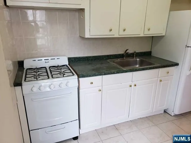 2205 N Central Road 5B Fort Lee, NJ 07024
