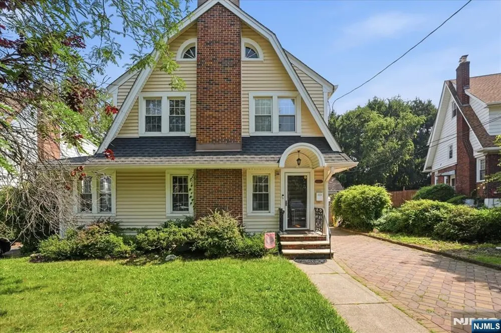 187 Kings Court Teaneck, NJ 07666