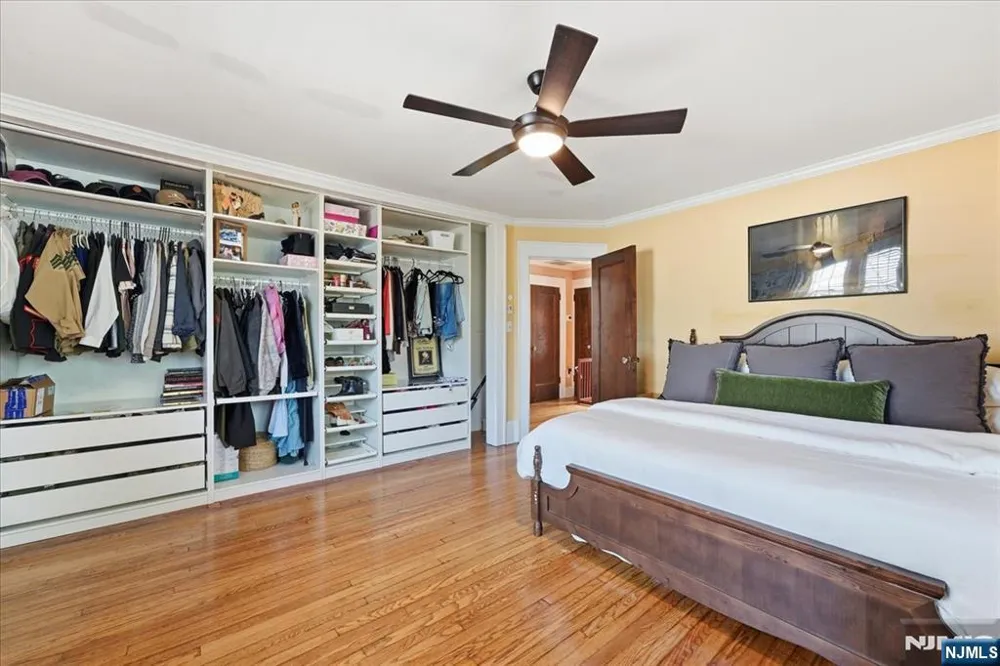 187 Kings Court Teaneck, NJ 07666
