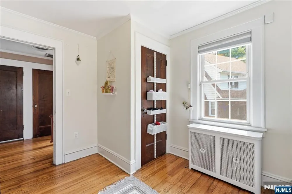 187 Kings Court Teaneck, NJ 07666