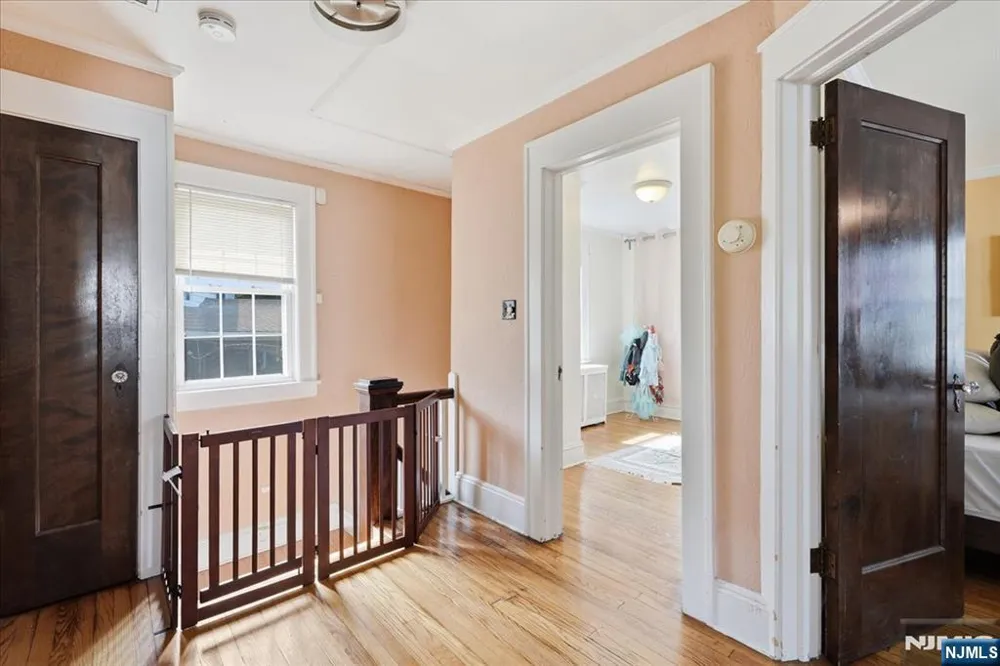 187 Kings Court Teaneck, NJ 07666
