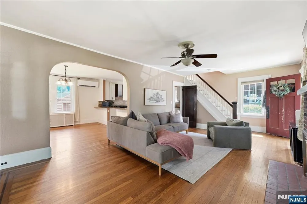 187 Kings Court Teaneck, NJ 07666
