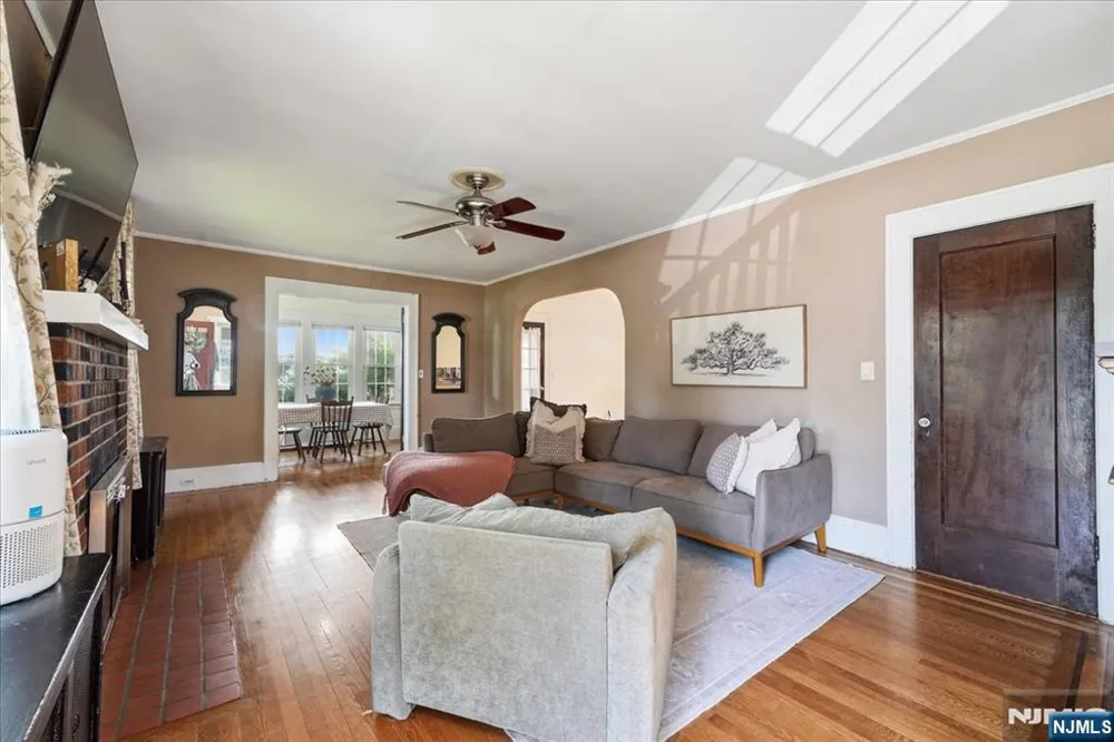 187 Kings Court Teaneck, NJ 07666