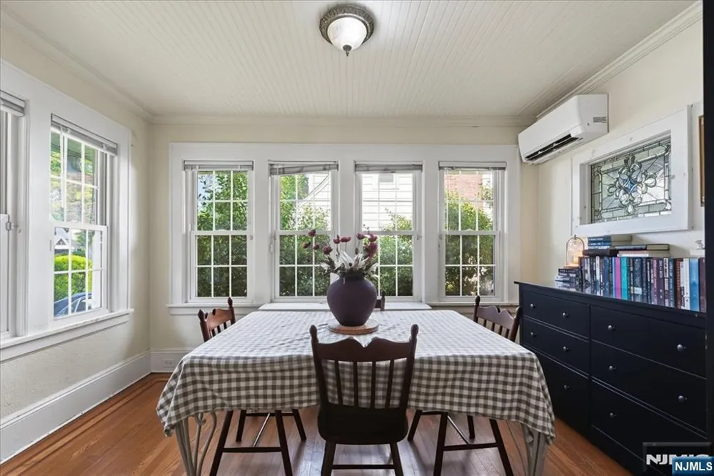 187 Kings Court Teaneck, NJ 07666
