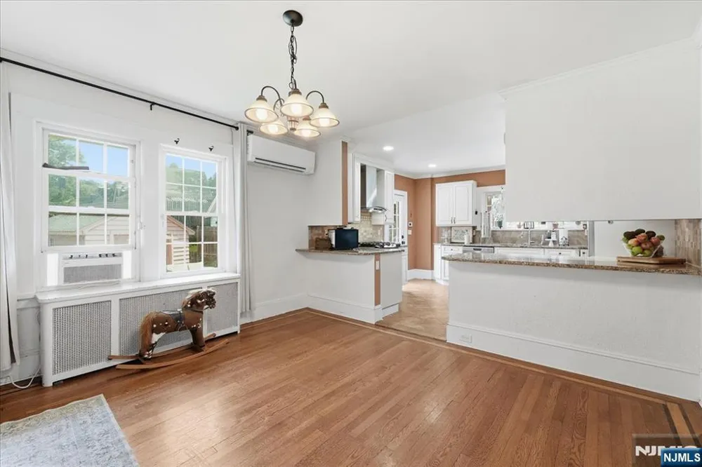 187 Kings Court Teaneck, NJ 07666