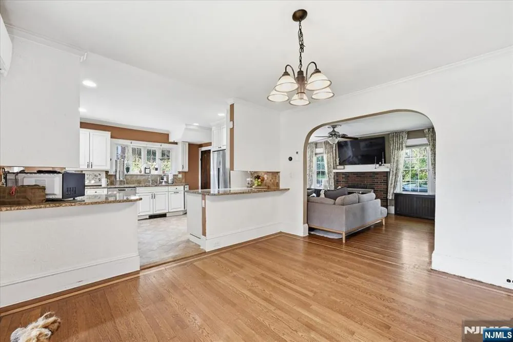 187 Kings Court Teaneck, NJ 07666