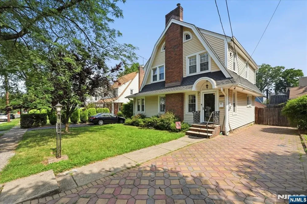 187 Kings Court Teaneck, NJ 07666