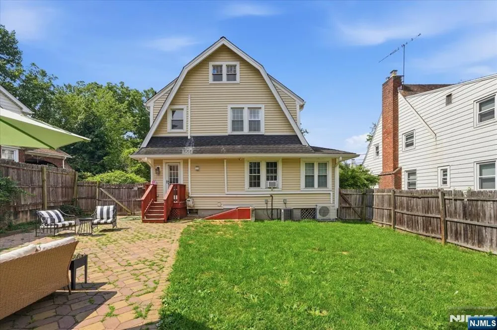 187 Kings Court Teaneck, NJ 07666
