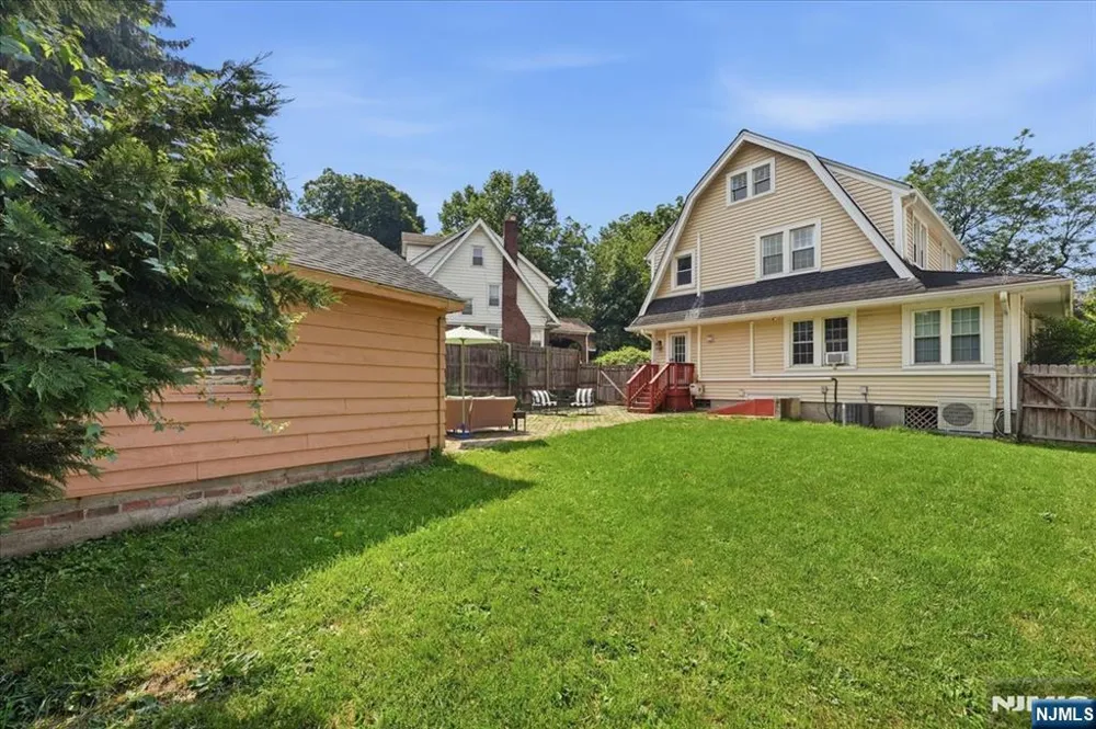 187 Kings Court Teaneck, NJ 07666