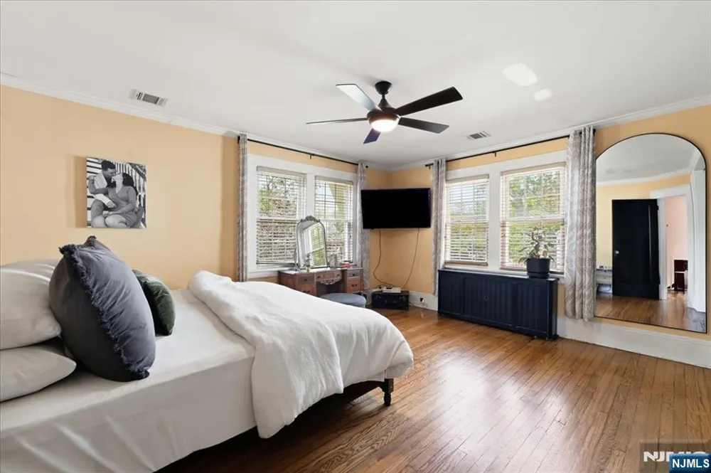 187 Kings Court Teaneck, NJ 07666