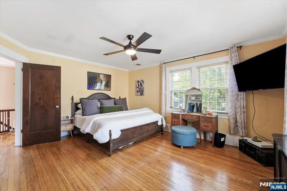 187 Kings Court Teaneck, NJ 07666