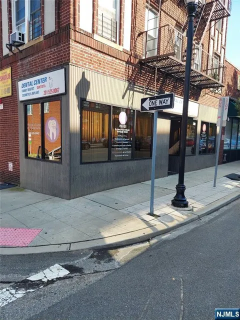 7 E Ward Street
