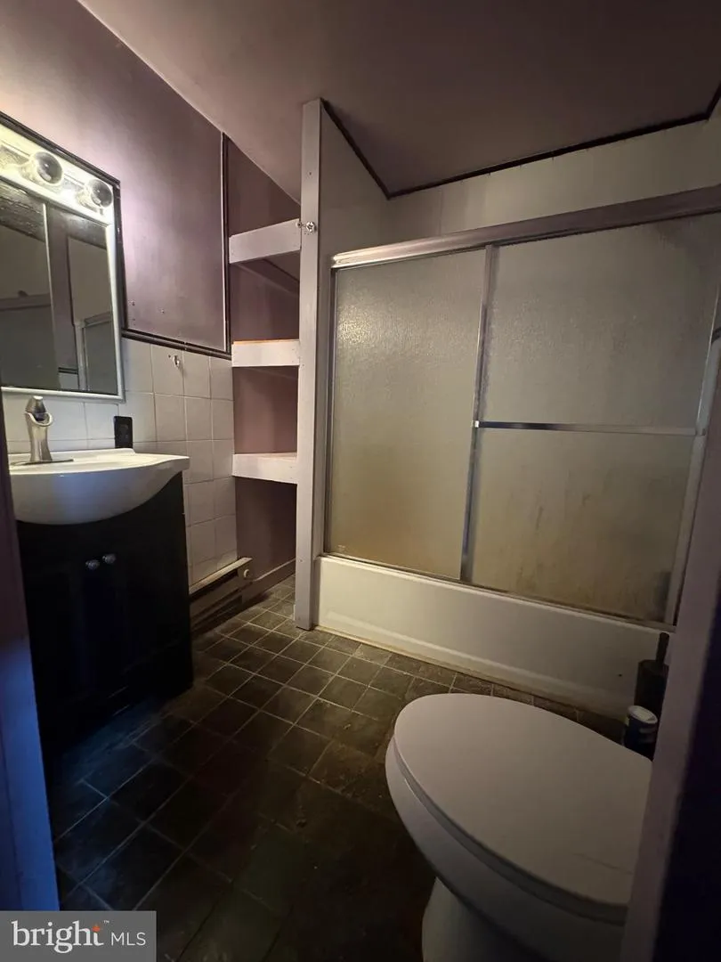 3049 5TH STREET Philadelphia, PA 19133